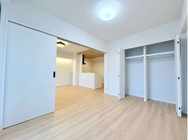 5.8帖の洋室収納付きです