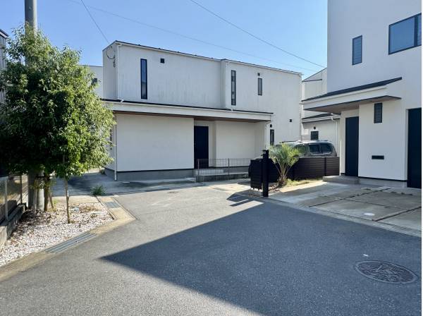 開発道路が敷かれた綺麗な町並みです♪
