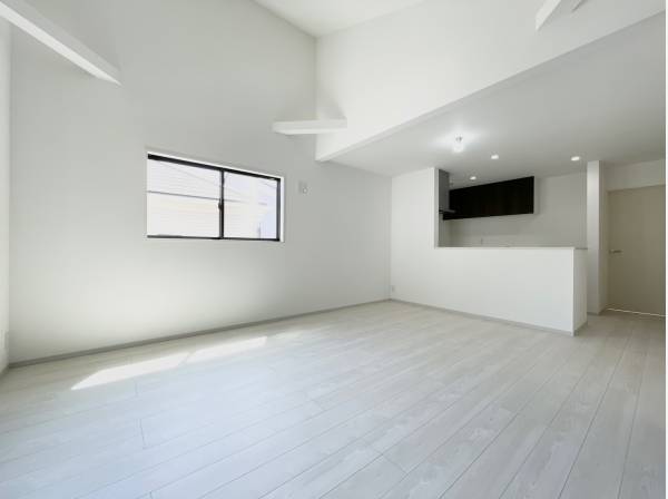 LDKは勾配天井になっており開放感のある空間に。