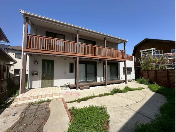 建坪約４２坪のゆとりある家。広い敷地に堂々と見栄えします