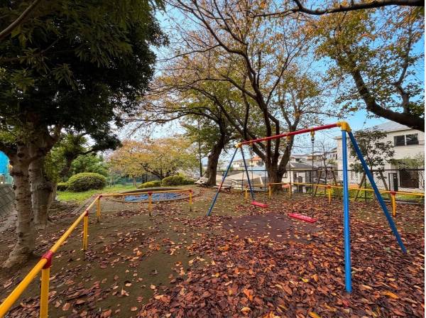 腰越さる公園まで徒歩1分 (約20ｍ)