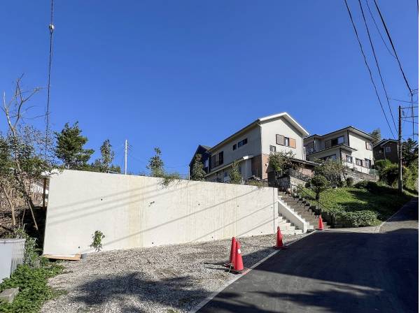 カースペースが広いので接道への出入りもスムーズ