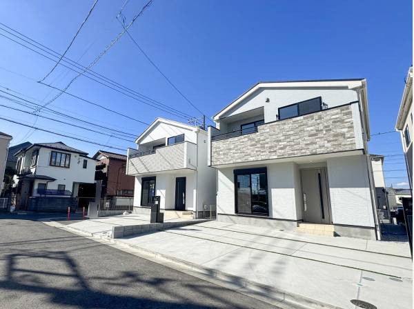 南東角地の開放的なロケーションです（左側が該当物件）