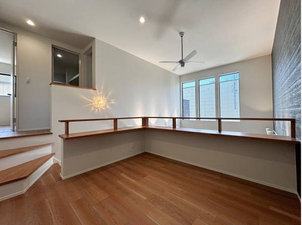 中二階には多目的に使えるスタディルーム