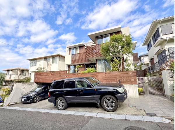 カースペースはなんと車種により3台以上が駐車可能